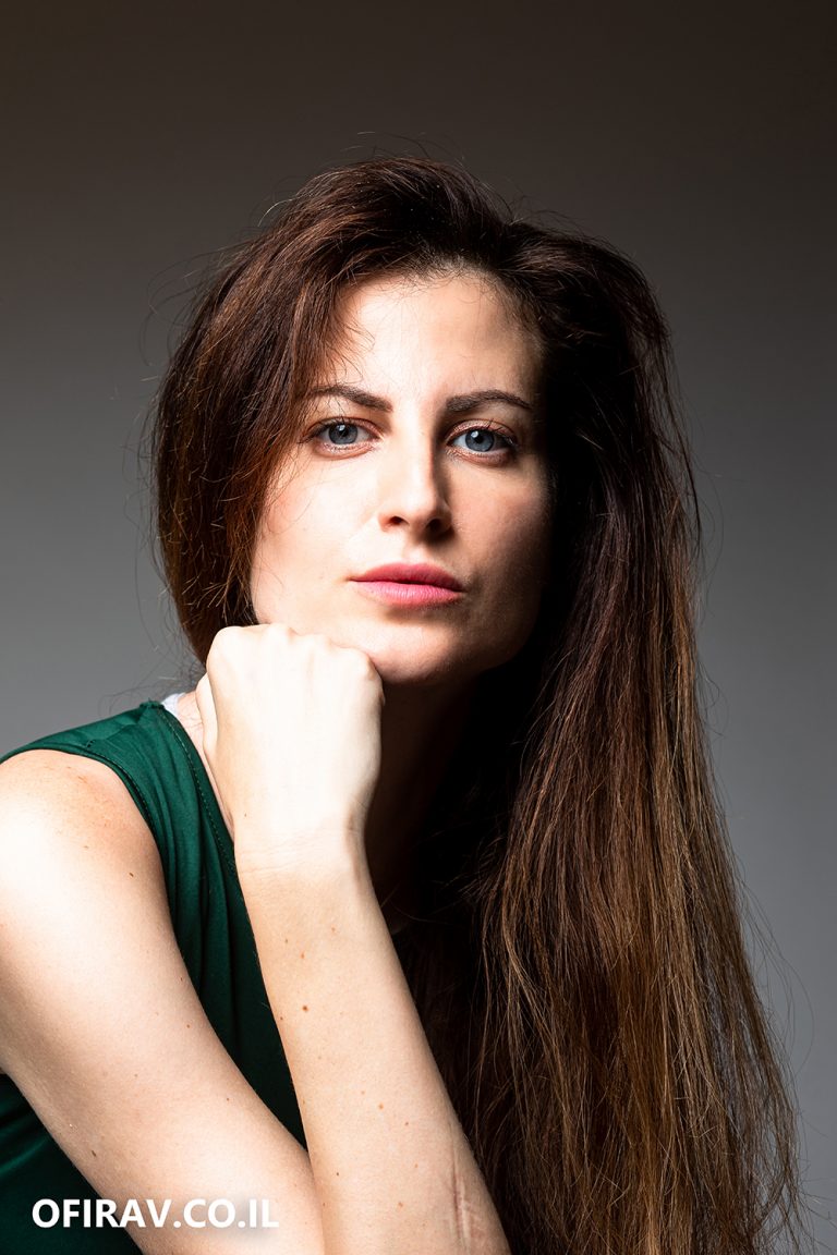 צילום מבוק שחקנית לדוגמה